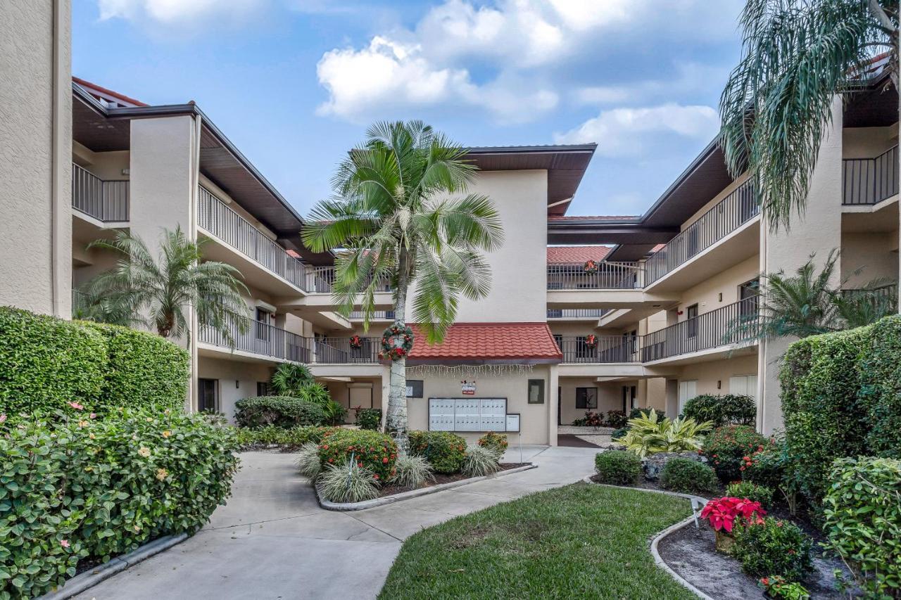 Cross Creek Lakeside Hotel Fort Myers Exterior photo